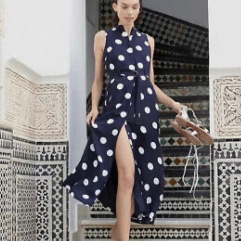 💙Navy Blue white polka dot dress. Long with pockets and hidden buttons Like new